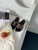 Chinelos Plissados Estilo Coreano Estampa de Leopardo para Mulheres, Uso Externo de Verão, Nova Moda 2026 Sandálias Versáteis de Fundo Plano Estilo Férias