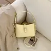Bolsa de Braço de Luxo para Mulheres 2026 Nova Tendência de Primavera Fresca Versátil Bolsa de Ombro Simples para o Dia a Dia Bolsa Transversal