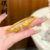 Tienda de Oro Mismo Estilo Pulsera de Gatito Dorado Chapado para Mujer, Diseño Abierto, Joyería de Pulsera Hello Kitty Única y Versátil