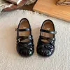 Sapatos de princesa estilo francês para meninas, sapatos de couro com laço para meninas pequenas, novo modelo primavera e outono 2026, sapatos baixos infantis de sola macia