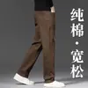 Pantalones casuales de alta gama para hombre, pantalones largos rectos holgados, nuevo modelo de primavera 2026, color burdeos, pantalones versátiles para hombre