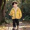 Jaqueta Outdoor Infantil Meninos Roupas de Outono Bebê Outono Estilo Fino Menino Top Vermelho Jaqueta Corta-vento Bebê Estilo Primavera Outono