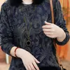 Camiseta de cuello redondo para otoño, diseñada para ser estilizada y versátil para mujeres de mediana edad y mayores, con un nuevo estampado plateado, mangas largas y un corte de talla grande.