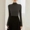 Camiseta base de cuello medio de nueve colores para mujer, camiseta base cepillada de otoño e invierno, corte ajustado, cálida, de manga larga, top versátil