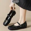 Mary Janes estilo retrô em couro com bico quadrado e fivela única para mulheres, sola macia, confortável para os pés, sapatos pequenos de couro para o dia a dia