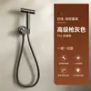 Accesorio de pistola rociadora para inodoro color gris plomo transfronterizo, boquilla de descarga a presión, válvula angular blanca plateado lechoso para uso doméstico en el baño