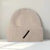 Chapéus Quentes de Outono e Inverno para Mulheres, Chapéu de Tricô Bordado com Listras Diagonais, Versátil, Gorro que Afina o Rosto, Chapéu de Lã Pulôver para Casal Estudante