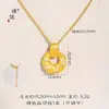 Conjunto de Joias Étnicas Xinxiang Banhado a Ouro com Brincos de Argola Torcidos Escovados Cravejados de Diamantes, Pingente e Nova Corrente para Clavícula Estilo Chinês