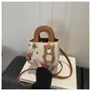 2026 Nuevo Modelo Bolso de Mujer para Comercio Exterior con Estampado de Oso Lindo, Bolso de Mano Cuadrado Pequeño, Bolso Cruzado de Hombro para Mujer Estilo Coreano