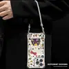 Adequado para Apple 18Promax Capa de Celular iPhone em Couro com Cordão nas Quatro Pontas Estampa de Saia Floral Kt Cat Casca Macia e Dura Personalização