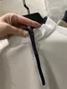 Línea de diseño de mezcla de lyocell y algodón, con un diseño minimalista y lujoso en colores contrastantes, una nueva colección otoño/invierno y una sudadera/camiseta suave con media cremallera para hombre.