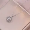 Collar para Mujer Moda Nicho Nuevo Diseño Colgante Celebridad de Internet Flor de Zircón Bauhinia Giratoria Temperamento Collar de Acero Titanio
