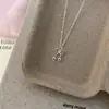 Design Totalmente Cravejado, Versátil e Fashionável Colar de Luxo Leve, Corrente de Clavícula Personalizada, Colar Feminino Doce Geométrico em Forma de Coração Rosa
