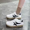 Zapatillas de Exportación para Mujer 2025 Primavera y Otoño Nuevos Zapatos de Entrenamiento Alemanes Casuales Estilo Cuero Versión Coreana Transpirables Versátiles Zapatos para Correr
