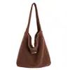 Bolsa Tote de Pelúcia com Costura Estilo Ocidental para Comute de Mulher 2025 Inverno Nova Moda Bolsa Dupla Face Portátil de Ombro ou Axila