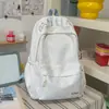 Mochila com padrão de ondas azul leitoso, estilo claro e artístico, estilo coreano, suave e versátil, adequada para viagens e passeios, faz o usuário parecer mais claro.