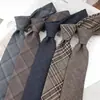 Corbata de Negocios para Hombre Ropa Formal Profesional 8cm Color Café Tela Tr Retro Corbata Anudada a Mano Color Sólido Corbata Rayada