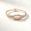 Nova Pulseira de Aço Titânio com Preço Especial para Mulheres em Formato de C Fashionável com Diamantes Resistente à Cor Alta Qualidade Joia para Melhor Amiga