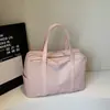 Bolso tote rosa claro para mujer, un nuevo estilo transfronterizo, un bolso de hombro casual y versátil adecuado para ir al trabajo y para viajes cortos.