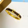 Pulsera de acero de titanio hueca por la letra diamante nicho simple Joker superventas