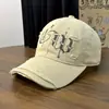 Boné de Baseball Retro Americano com Grafite e Letras para Mulheres, Aba Curva Macia Desgastada, Emagrece o Rosto, Versátil, Proteção Solar, Chapéu de Sol, Boné de Pato Tendência para Homens