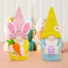 Muñeco de conejo de Pascua nuevo transfronterizo sosteniendo huevo de rábano de colores lindo muñeco de conejo decoración decoración del hogar
