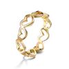 Anillo de acero de titanio con diseño creativo en forma de corazón de amor caliente transfronterizo para mujer que no se desvanece nicho hueco anillo liso fabricantes de anillos