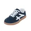 Tênis Esportivos Transfronteiriços para Mulheres Primavera e Outono 2025 = Novos Sapatos Casuais de Moda Retrô para Mulheres Baixos Planos Tamanho Grande