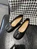 Versão em Couro de Vaca~Sapatos Únicos de Couro de Cavalo Lavado com Biqueira Dividida para Mulheres, Sapatilhas Baixas de Casco de Porco Prateado, Novos Sapatos de Ballet