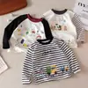 Ropa coreana para bebés y niños, estilo nuevo de primavera y otoño, camiseta de algodón puro de manga larga para niños y niñas, top a rayas lindo de dibujos animados