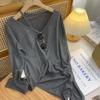 Playera de Manga Larga de Seda Helada con Hombros Descubiertos para Mujer, Verano Holgada Estilo Coreano Color Sólido Versátil Adelgazante Cuello en V Tejido Top de Protección Solar con Cuello Barco