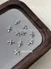 Acessórios de liga metálica em formato de cruz para nail art, doces e descolados, cravejados com diamantes, estilo punk retrô, decorações e acessórios para unhas góticas escuras vestíveis, atacado