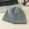 Novo gorro de tricô oversized para mulheres, projetado para fazer o rosto parecer menor, adequado para uso ao ar livre, versátil, quente e disponível em cores lisas. Versão masculina também disponível, com opções de impressão de logotipo