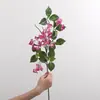 Arranjos de flores artificiais com tema vermelho, apresentando rosas, peônias e hortênsias, adequados para salões de casamento, lobbies de hotel e projetos de decoração de interiores.