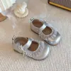Novos Sapatos Infantis para Meninas Pequenas para Primavera e Outono de 2026, Doces Sapatos de Princesa com Babados, Estilo Coreano, Sapatilhas Modernas e Versáteis para Meninas