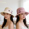Chapéu de Sol Feminino Novo Estilo Primavera e Verão, Chapéu de Palha com Aba Larga e Decoração de Flores, Chapéu de Palha Respirável, Chapéu de Palha Moderno e Versátil