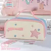 Estuche de Lápices a Cuadros con Patrón de Estrellas, Fresco y Suave, con Alto Atractivo Estético, Estilo Femenino, Gran Capacidad, Multicapa y Compartimentado, Bolsa de Almacenamiento para Papelería