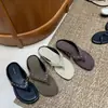 Sandalias de Moda Chuyuji de Nicho con Tachuelas y Clip para Dedo del Pie para Mujer 2026 Nuevo Estilo de Verano Estilo Vacacional Planas Antideslizantes para Exteriores