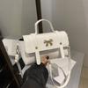 2024 Verão Nova Moda Arco Decoração Pequeno Quadrado Bolsa Feminina Simples Casual Viajante Ombro Crossbody Bolsa