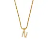 Moda Europeia e Americana Popular Colar de Corrente Torcida Feminino Aço Inoxidável Banhado a Ouro 18K Pingente de Pérola com Letra