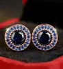 Pendientes de Botón Redondos Full Diamond con Textura Estilo Hong Kong, Estilo Nuevo Transfronterizo Tangjia para Mujer, Pendientes Redondos Huecos de Alta Gama Europeos y Americanos con Diseño Único e Innovador