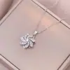 Collar para Mujer Moda Nicho Nuevo Diseño Colgante Celebridad de Internet Flor de Zircón Bauhinia Giratoria Temperamento Collar de Acero Titanio
