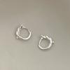 Aretes de aro liso para mujer nuevo diseño de nicho personalizado sensación de alta gama sin necesidad de dormir aretes de nudo de cuerda ins aretes de hebilla aretes de botón