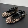 2026 Nuevos Zapatos Mary Jane con Estampado de Leopardo para Mujer Punta Cuadrada Correa Cruzada Planos de un Solo Color Estilo Ballet Retro Zapatos Versátiles