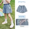 [Preço de Liquidação] Shorts para Meninas para Uso ao Ar Livre, Calças Casuais de Verão para Bebês e Crianças Pequenas com Bordado de Letras, Jeans Infantil