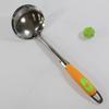 Cuchara de acero inoxidable cuchara de sopa mango largo mango de plástico de manzana cuchara grande chef cuchara grande para freír tienda de dos yuanes puesto venta al por mayor