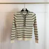 Top de tricô listrado color-block de manga longa com gola redonda e fivela redonda estilo Chanel para outono, top versátil slim-fit estilo coreano