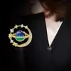 Traje de broche acrílico universo colorido cielo estrellado pin de una palabra dibujos animados hebilla anti-exposición para cuello de mujer