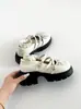 Versão em estoque pronto sola grossa aumento de altura estilo britânico salto grosso sapatos pequenos de couro femininos Outono 2026 com saias sapatos Mary Jane retrô sapatos de salto único