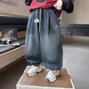 Calça Jeans de Outono para Meninos 2026 Novo Estilo Calça Jogger Infantil Estilo Primavera e Outono Calça Longa Solta Jeans para Meninos Fashion